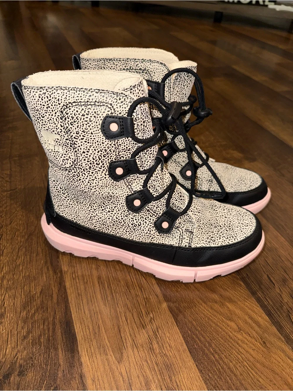 Sorel Whitney Lace-Up Snow Boots in Black and Pink and Leopard (kids size 5)
